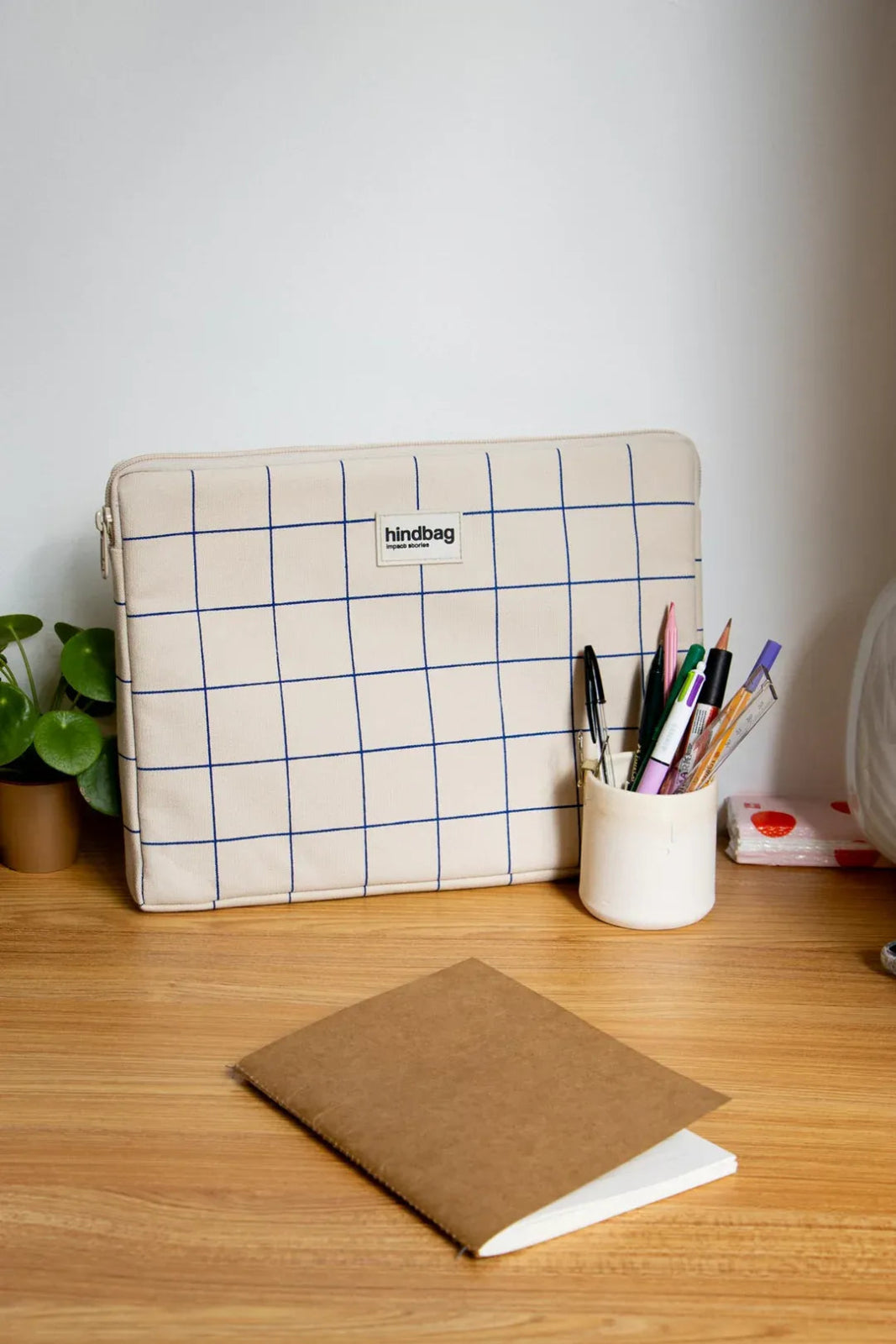 Hindbag - AVA S Laptophülle (13/14 Zoll) • Karo Ecru / Blau - Laptoptasche - ROSA ECK