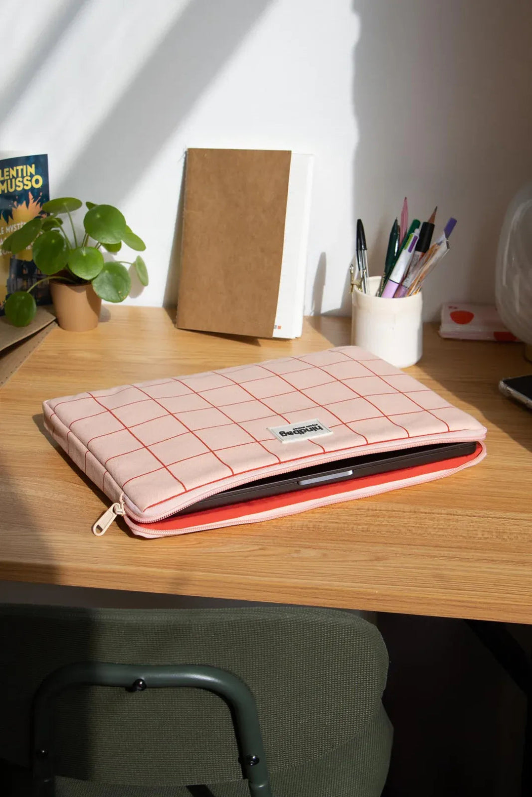 Hindbag - AVA S Laptophülle (13/14 Zoll) • Karo Rosé / Rot - Laptoptasche - ROSA ECK