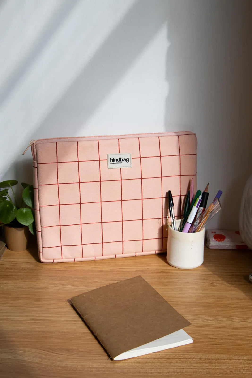 Hindbag - AVA S Laptophülle (13/14 Zoll) • Karo Rosé / Rot - Laptoptasche - ROSA ECK