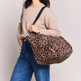 Hindbag - CLAUDE Tragetasche | Leopard Kunstpelz - ROSA ECK - , ,