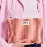 Hindbag - EMA Etuis/Mäppchen • Feine Streifen Rot - ROSA ECK