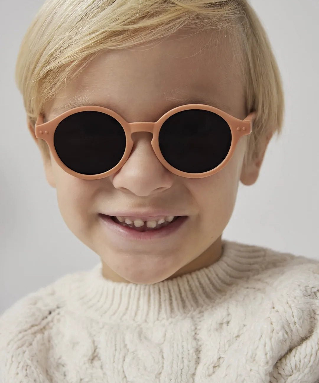 IZIPIZI - #d KIDS PLUS Kinder - Sonnenbrille | Apricot - Sonnenbrille - ROSA ECK Concept Store