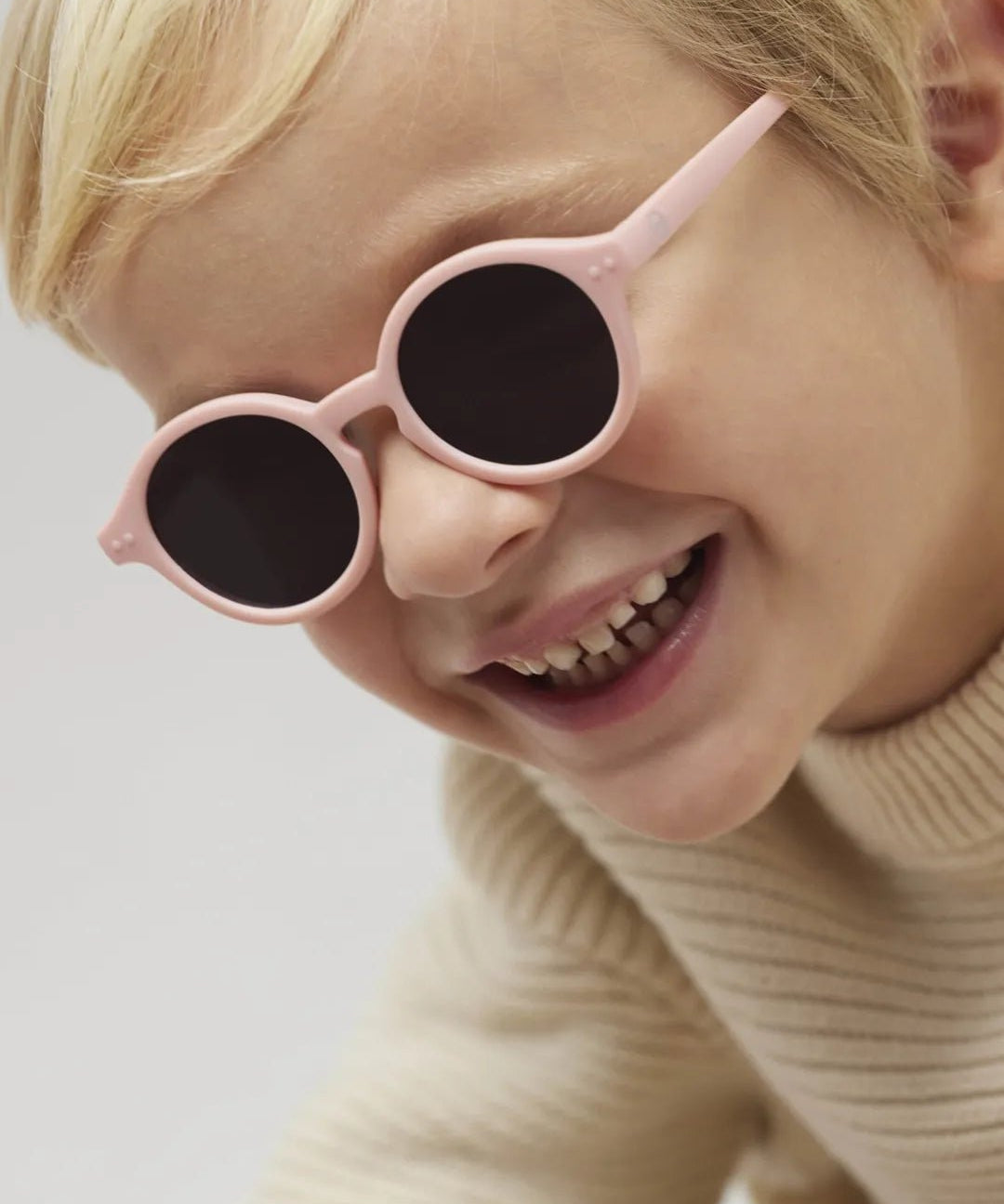 IZIPIZI - #d KIDS PLUS Kinder - Sonnenbrille | Pastel Pink - Sonnenbrille - ROSA ECK Concept Store