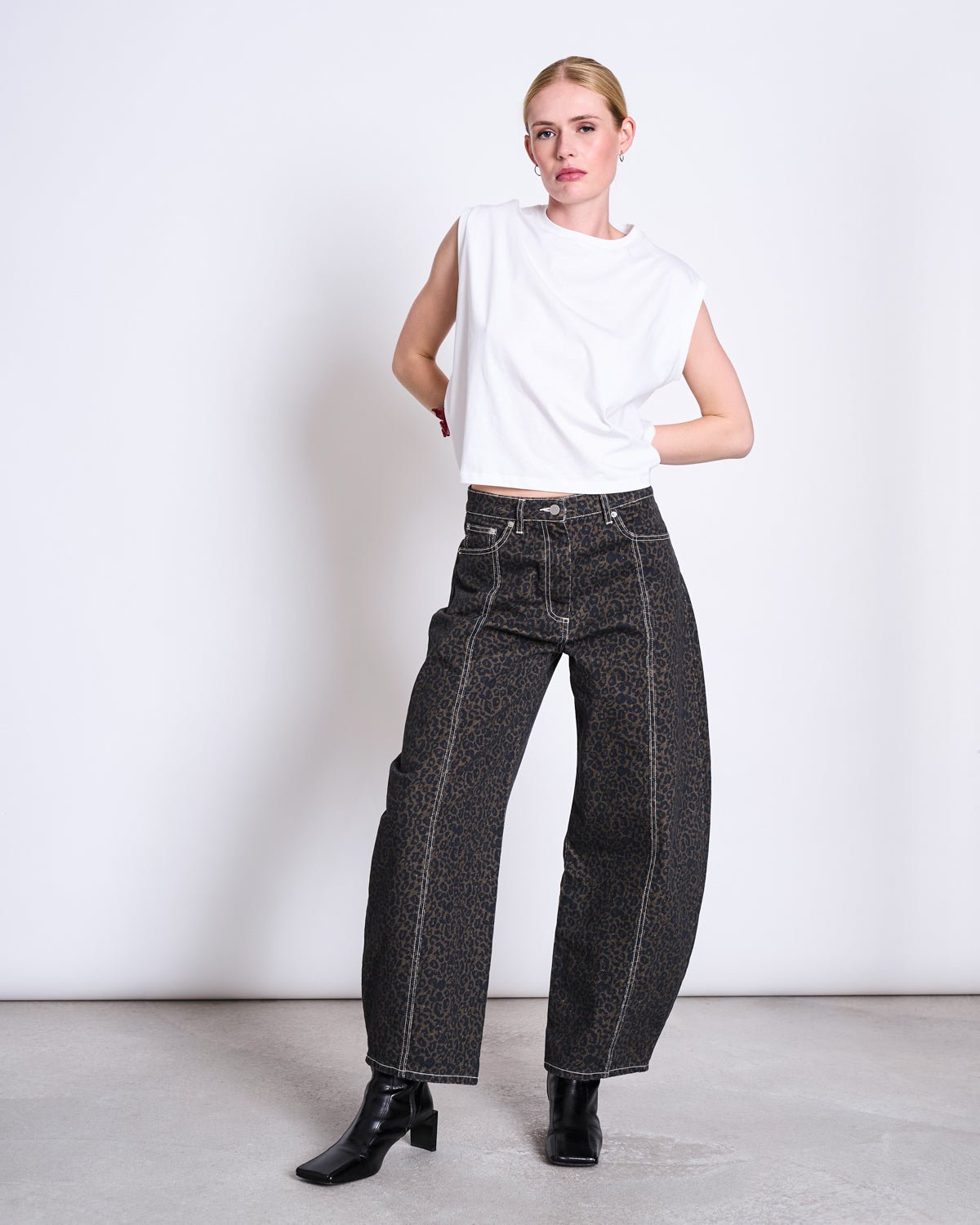 JAN 'N JUNE - FAYA Barrel Jeans • Dark Leo Print - ROSA ECK