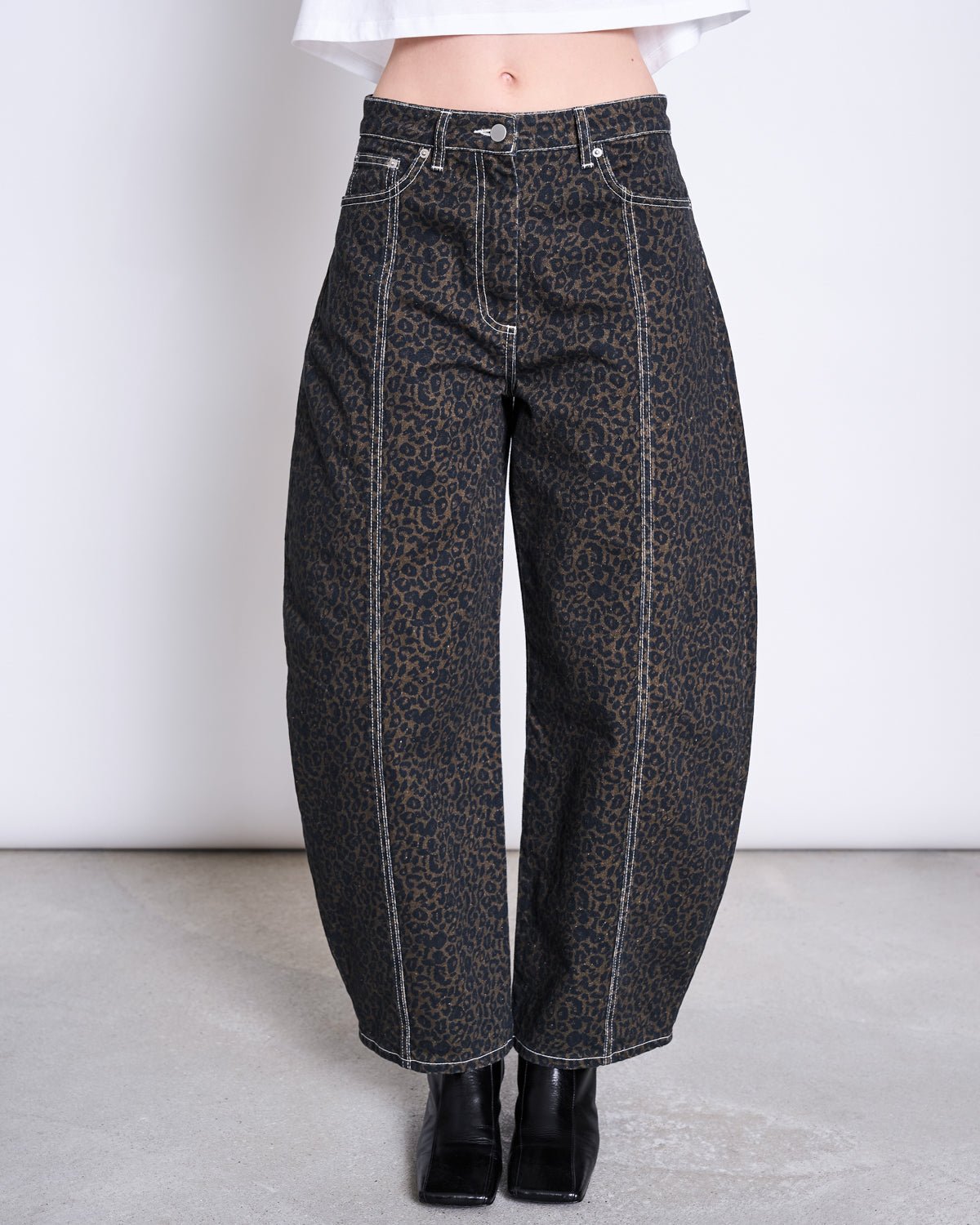 JAN 'N JUNE - FAYA Barrel Jeans • Dark Leo Print - ROSA ECK