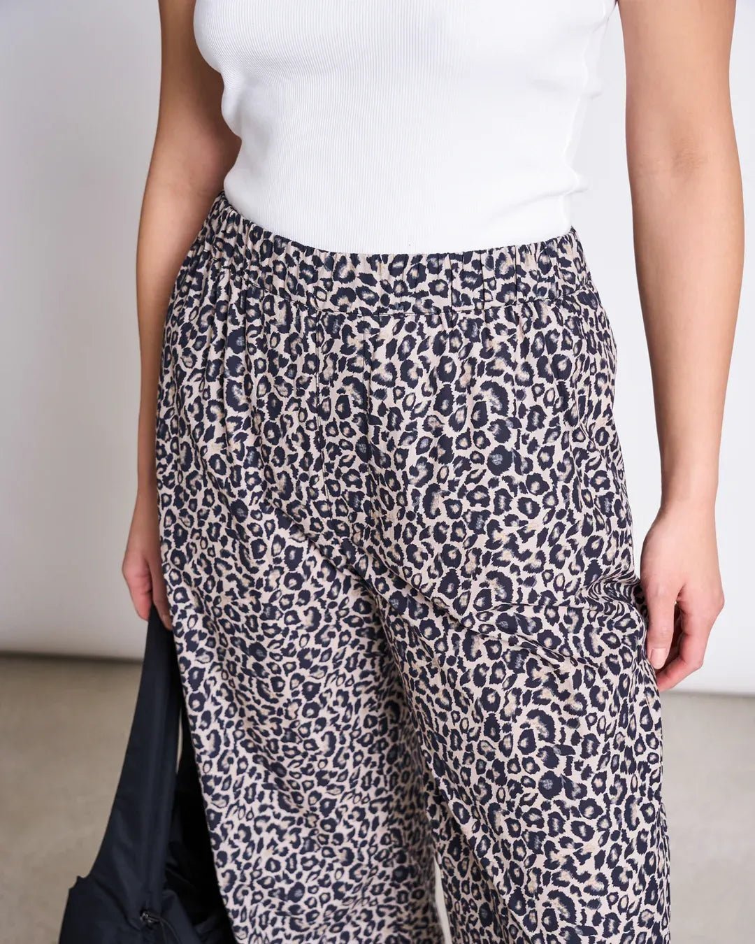 JAN ‘N JUNE - SOBY Baumwollhose • Leo Print - ROSA ECK Concept Store
