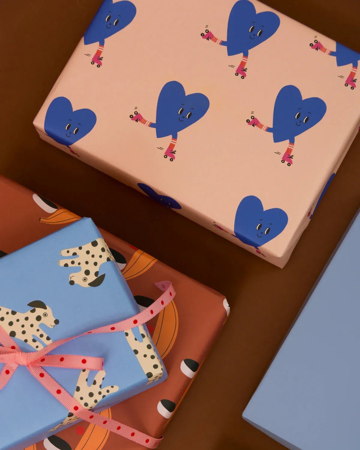 Kado Design - Geschenkpapier - Rolle • Herzen (Marii Sore) - ROSA ECK