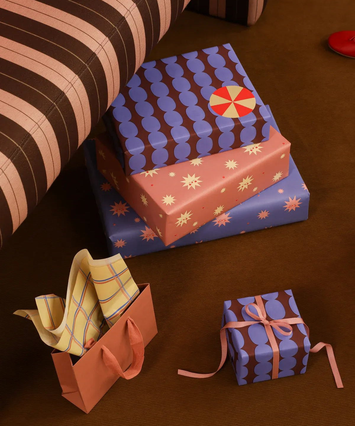 Kado Design - Geschenkpapier - Rolle • Pebbles Blau/Dunkellila - ROSA ECK