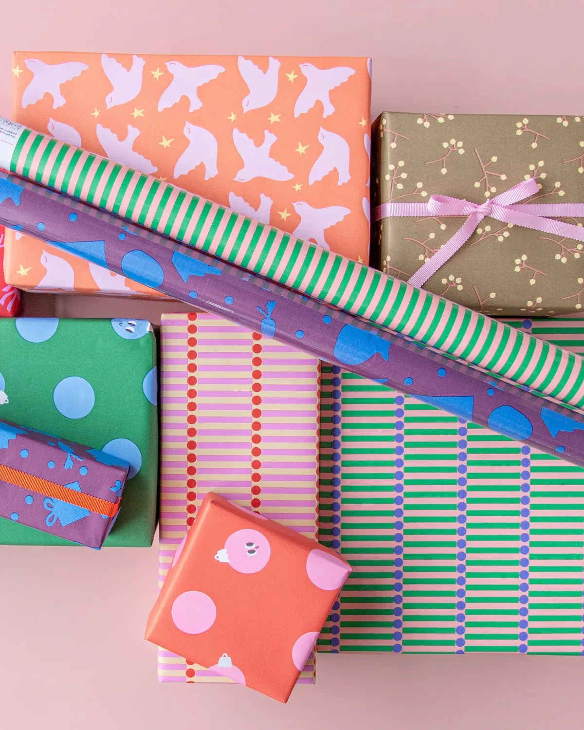 Kado Design - Geschenkpapier-Rolle • Rot/Rosa Weihnachtskugeln - ROSA ECK