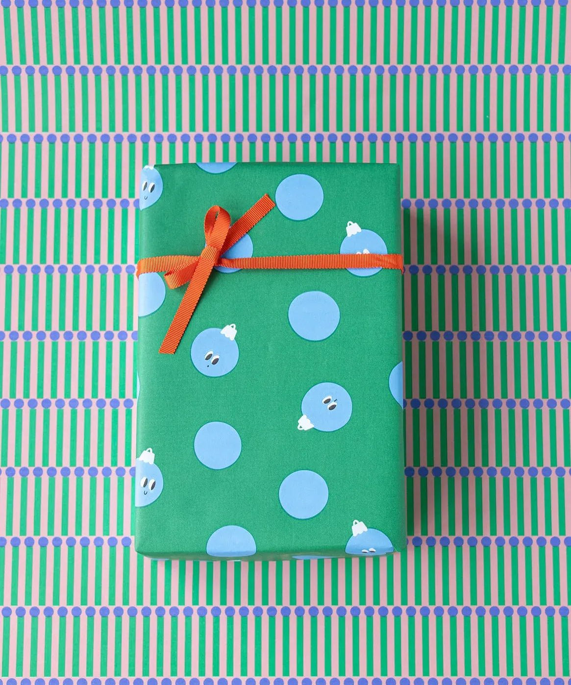 Kado Design - Geschenkpapier - Rolle • Weihnachtskugeln Grün/Hellblau - Geschenkverpackung - ROSA ECK