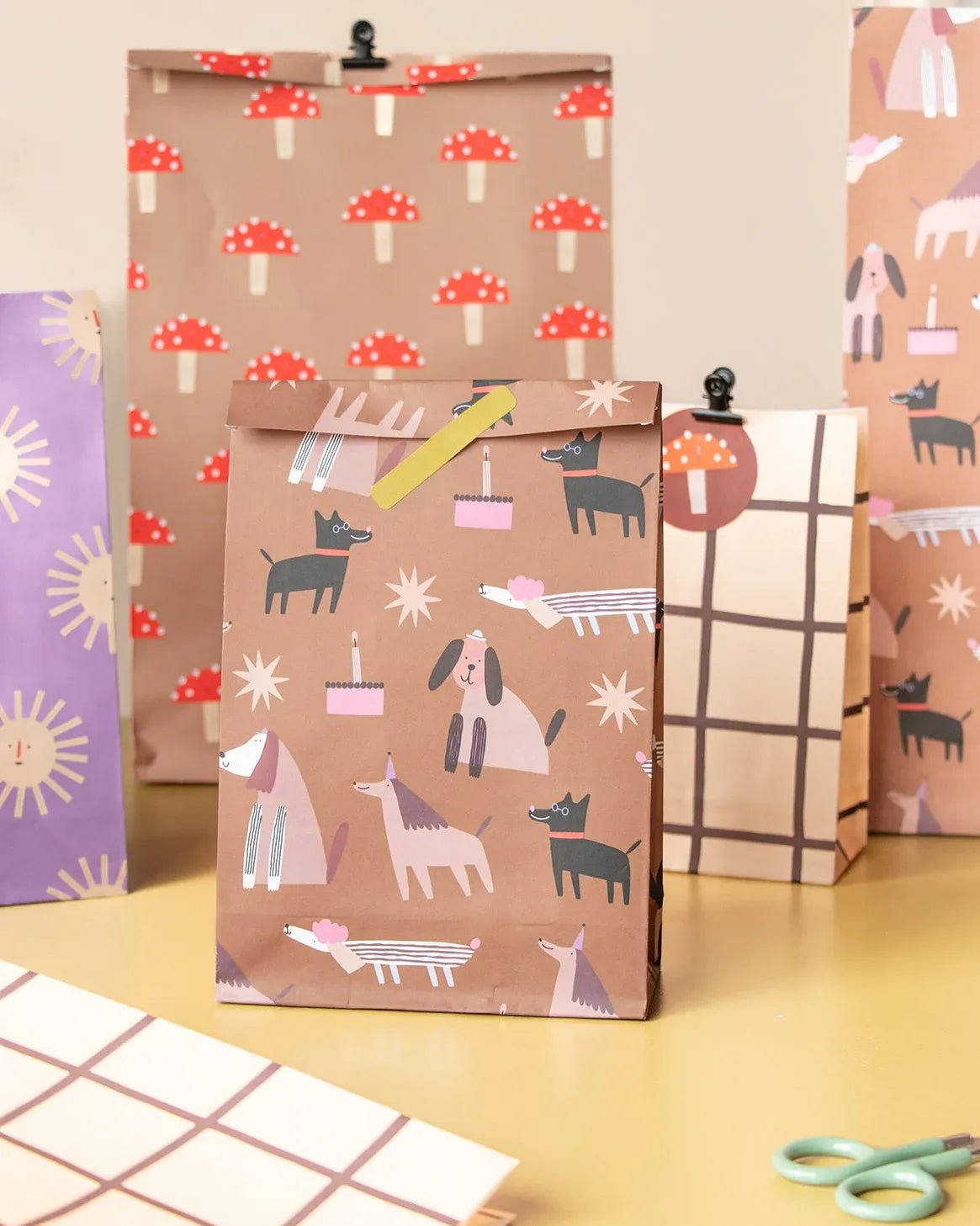 Kado Design - Geschenktüte mit Boden • Dogs (by Anna Katharina) - Geschenkverpackung - ROSA ECK
