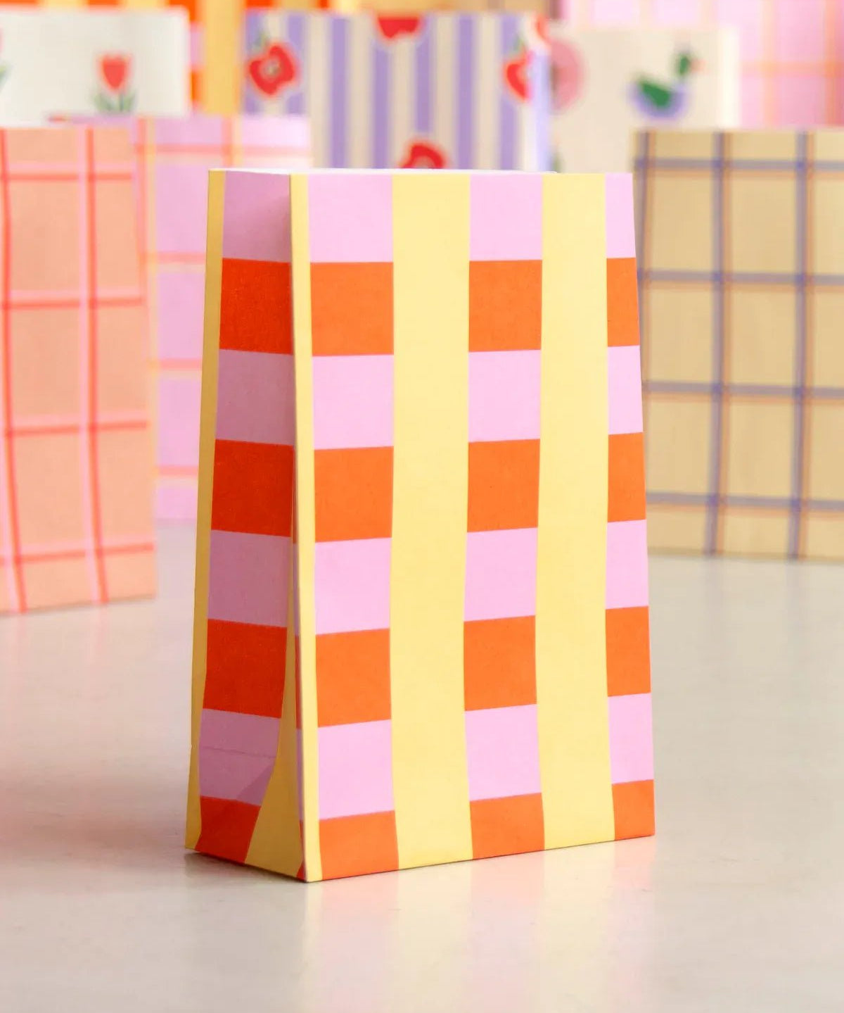 Kado Design - Geschenktüte mit Boden • Kariert Gelb/Orange/Rosa - ROSA ECK