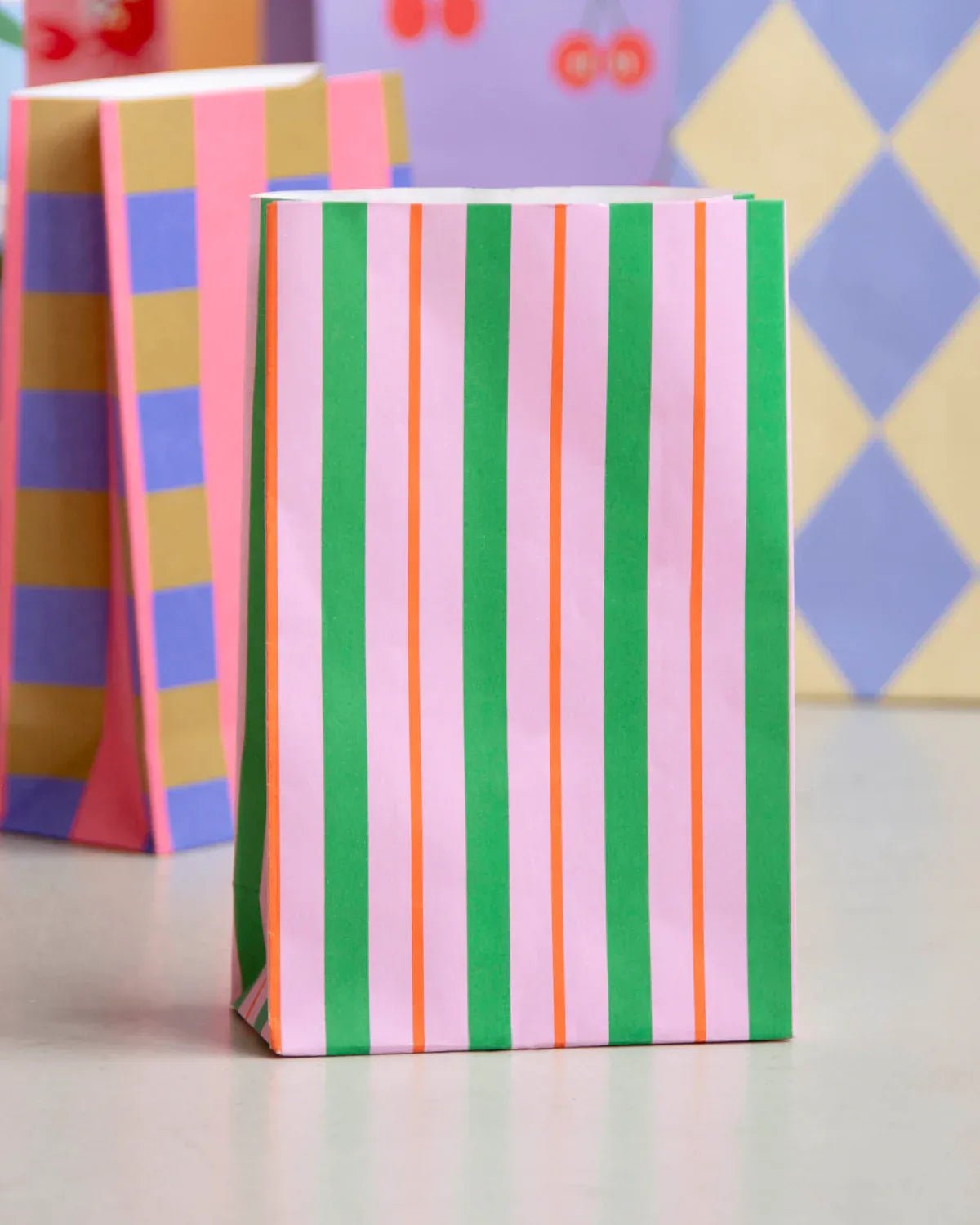 Kado Design - Geschenktüte mit Boden • Kariert Rot/Rosa - Geschenkverpackung - ROSA ECK