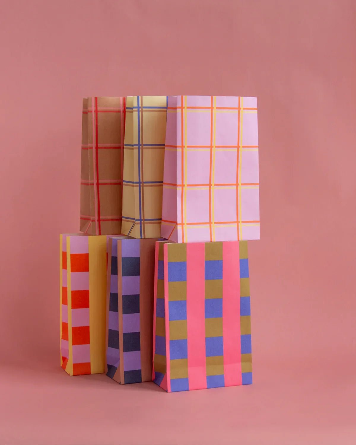 Kado Design - Geschenktüte mit Boden • Streifen Rot/Blau/Rosa - Geschenkverpackung - ROSA ECK