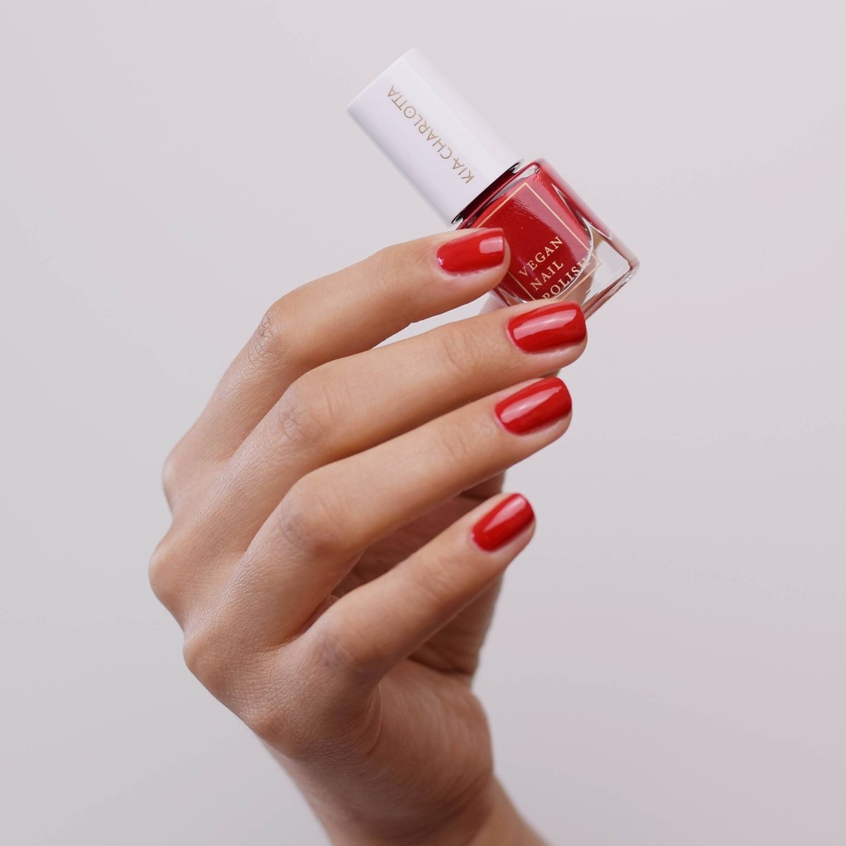 Kia - Charlotta - HUSTLE Nagellack – Beerenrot - Nagellack - ROSA ECK Concept Store