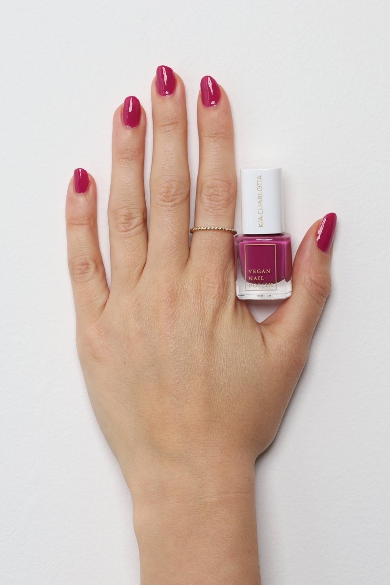 Kia - Charlotta - PURPLE SUNSET Nagellack – Kräftiges Violett - Nagellack - ROSA ECK Concept Store