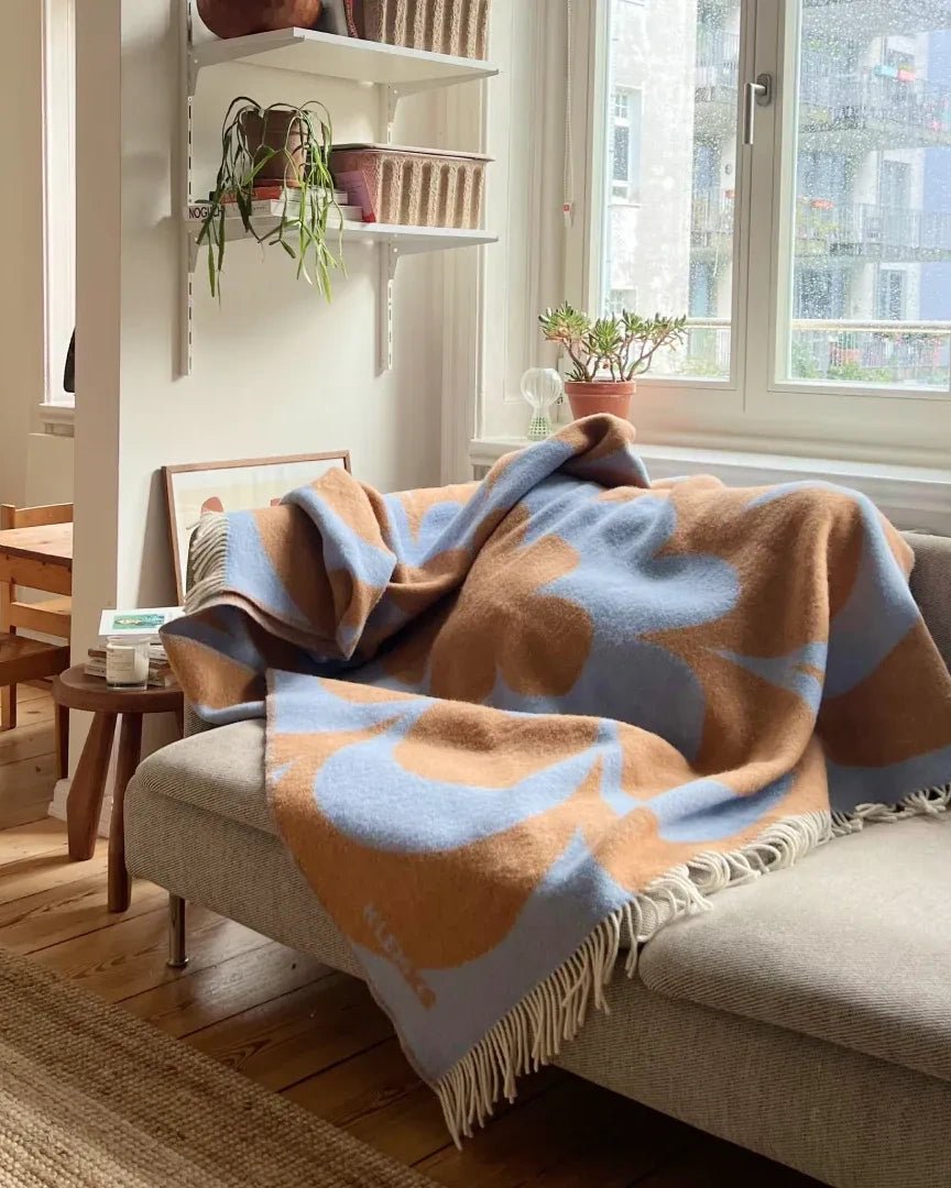 KLEKKS - KLEKKS NO. 30 Wolldecke in Hellblau/Orange - Sofadecke - ROSA ECK