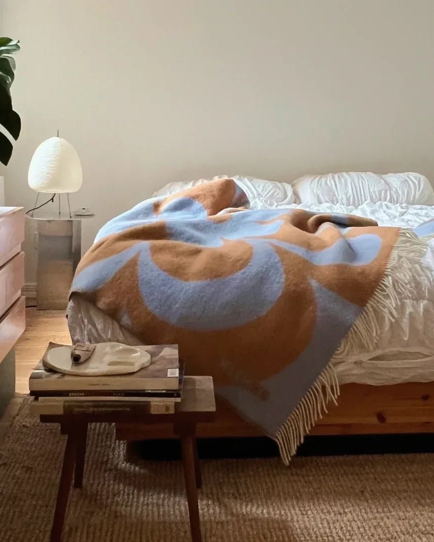 KLEKKS - KLEKKS NO. 30 Wolldecke in Hellblau/Orange - Sofadecke - ROSA ECK