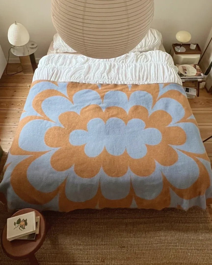 KLEKKS - KLEKKS NO. 30 Wolldecke in Hellblau/Orange - Sofadecke - ROSA ECK