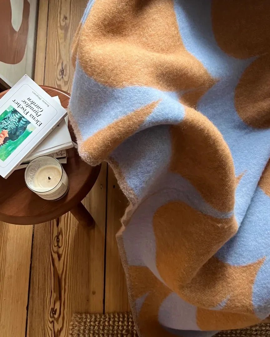 KLEKKS - KLEKKS NO. 30 Wolldecke in Hellblau/Orange - Sofadecke - ROSA ECK