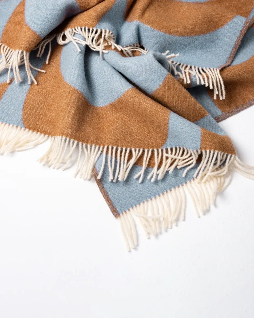 KLEKKS - KLEKKS NO. 30 Wolldecke in Hellblau/Orange - Sofadecke - ROSA ECK