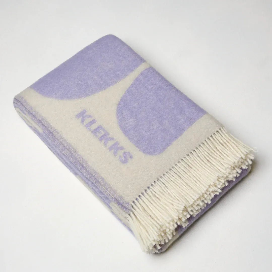 KLEKKS - KLEKKS NO. 32 Wolldecke in Lila - Sofadecke - ROSA ECK