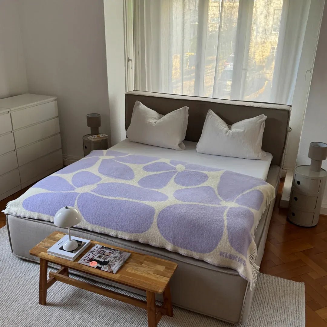 KLEKKS - KLEKKS NO. 32 Wolldecke in Lila - Sofadecke - ROSA ECK