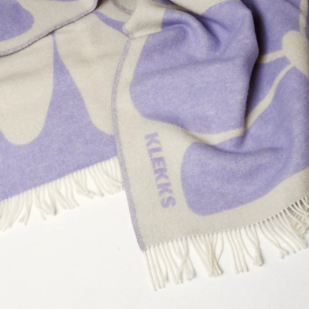 KLEKKS - KLEKKS NO. 32 Wolldecke in Lila - Sofadecke - ROSA ECK