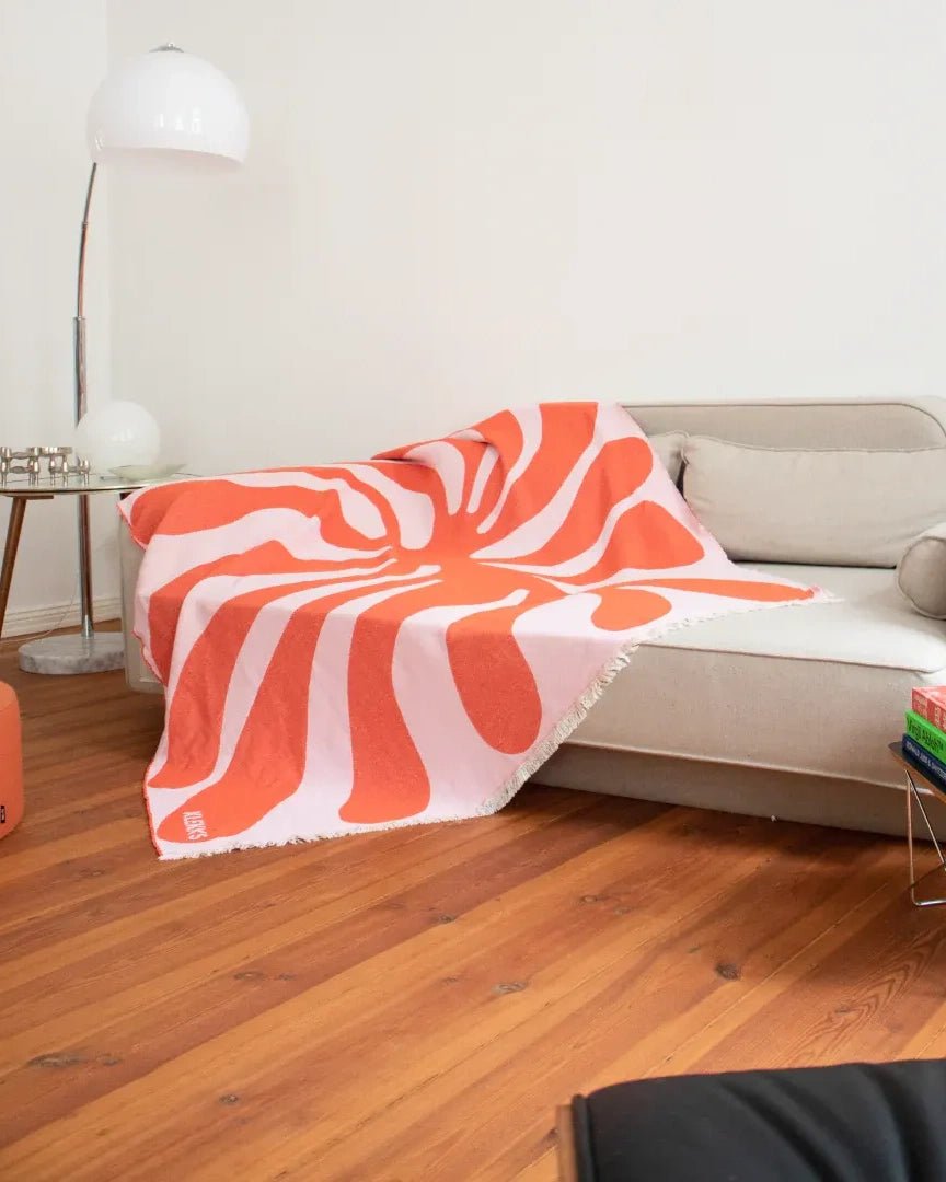 KLEKKS - KLEKKS NO. 5 Baumwolldecke in Rot/Rosa - Sofadecke - ROSA ECK