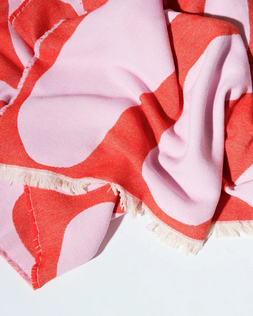 KLEKKS - KLEKKS NO. 5 Baumwolldecke in Rot/Rosa - Sofadecke - ROSA ECK