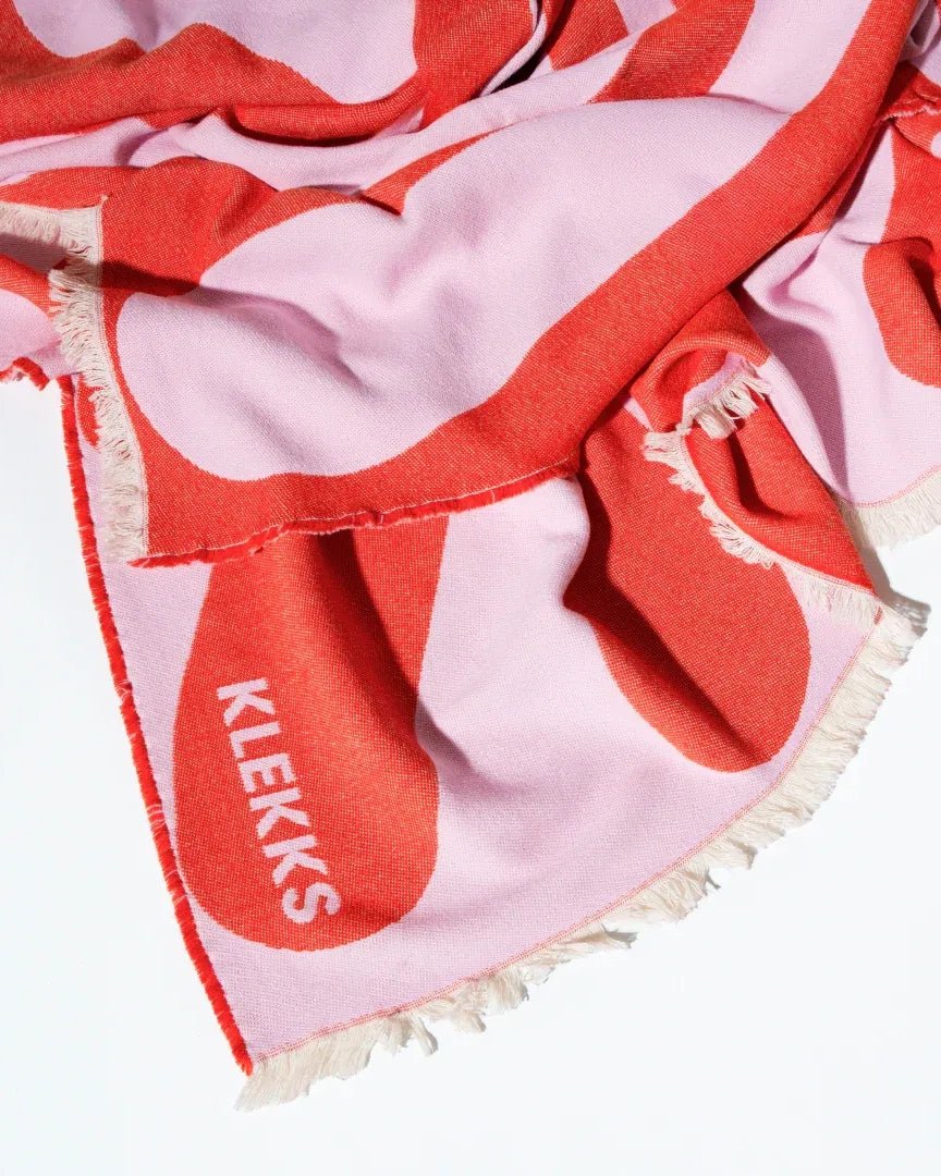 KLEKKS - KLEKKS NO. 5 Baumwolldecke in Rot/Rosa - Sofadecke - ROSA ECK