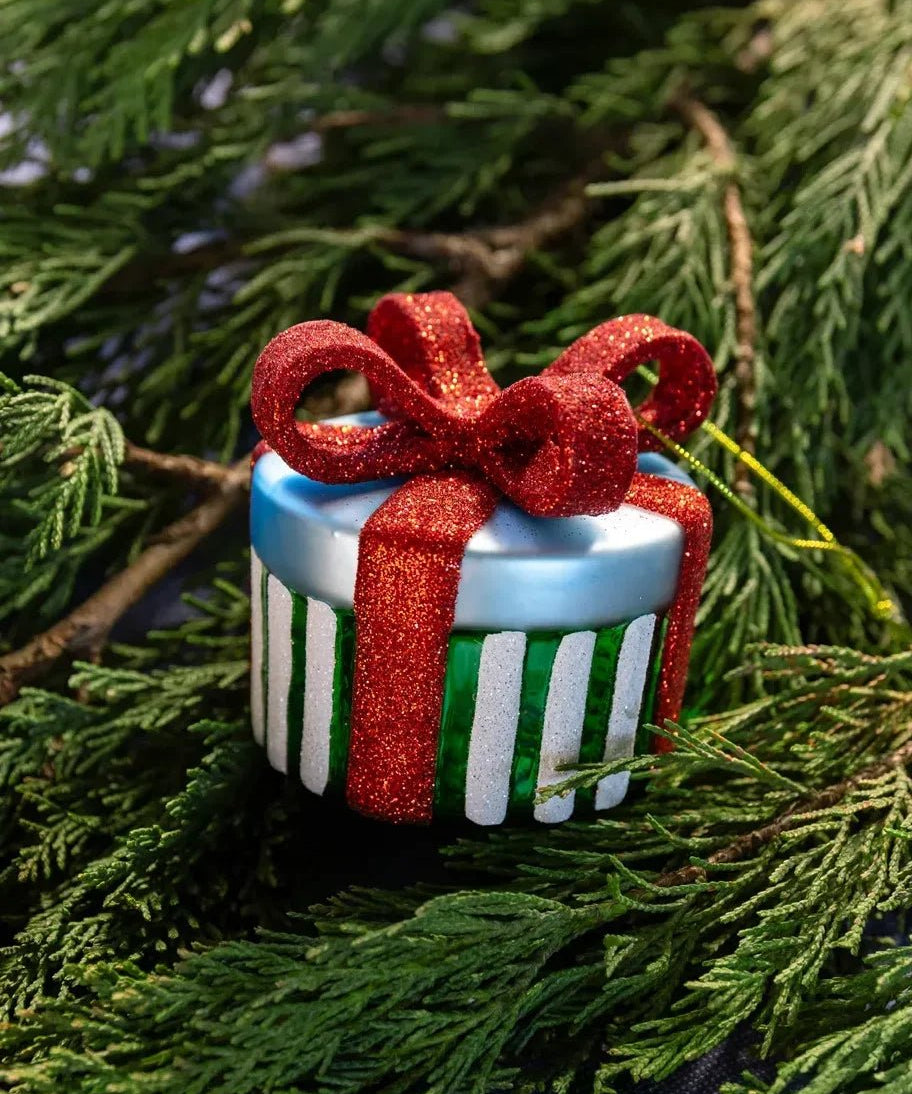 &Klevering - Weihnachtskugel Geschenk • Grün - Weihnachtskugel - ROSA ECK