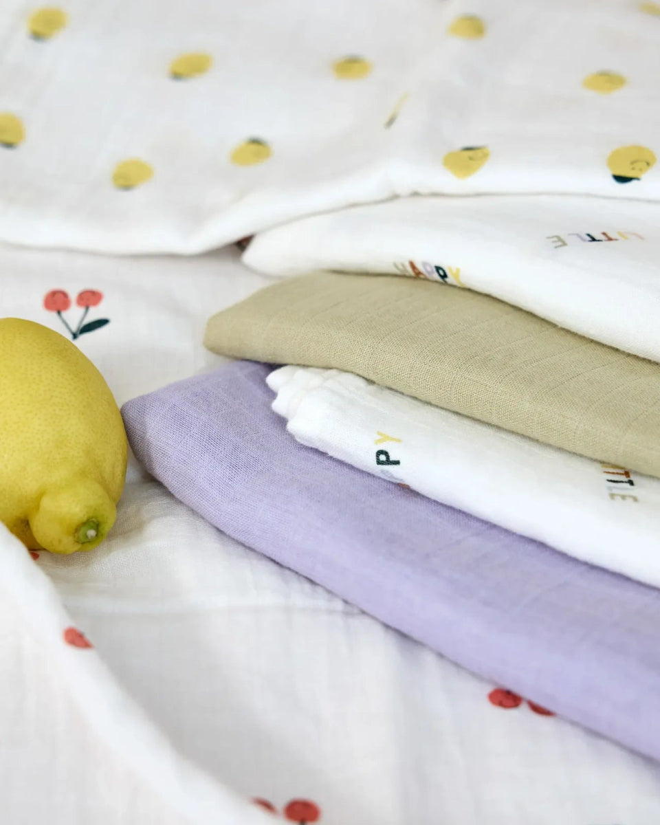 Lässig - HAPPY FRUITS Mulltücher aus Bio - Baumwolle • Kirsche - Mulltuch - ROSA ECK Concept Store