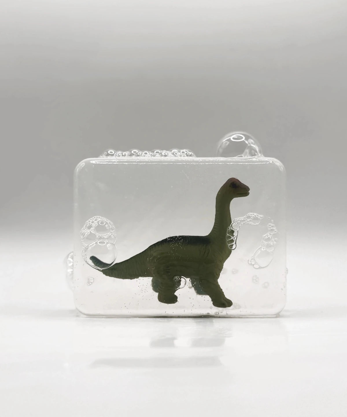 Ludi Soap - Seife mit Figur • Diplodocus - ROSA ECK