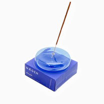MAEGEN - DIMPLE Räucherstäbchen - Halter aus Glas • Blau - Räucherstäbchenhalter - ROSA ECK Concept Store