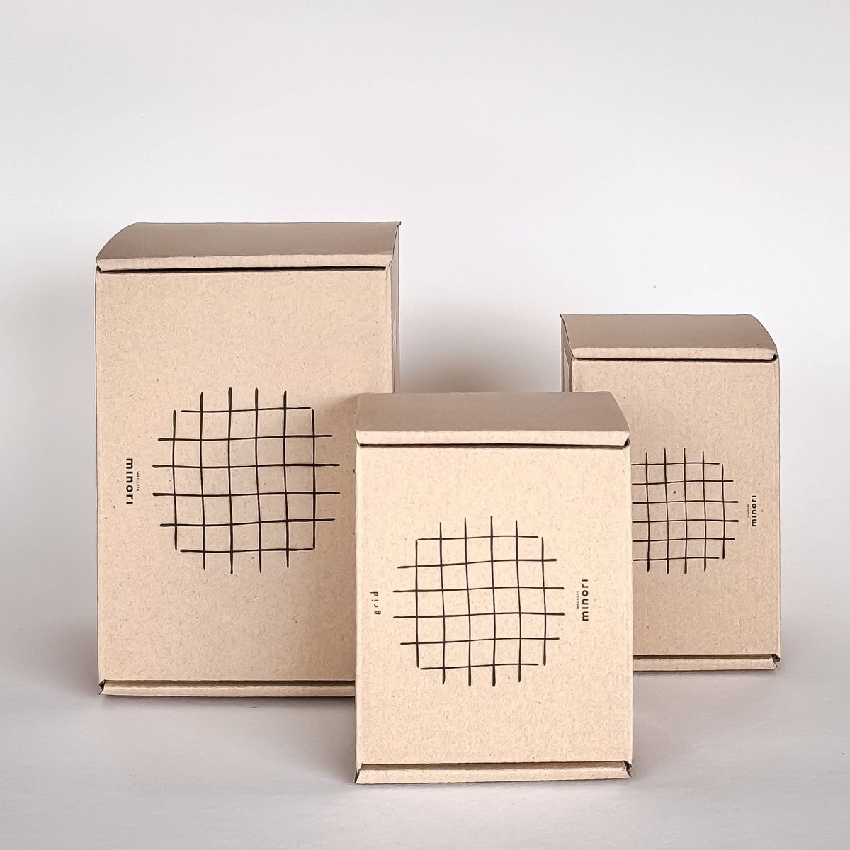 Magazin Minori - GRID Vase mit Linienraster • tramonto red - Vase - ROSA ECK Concept Store