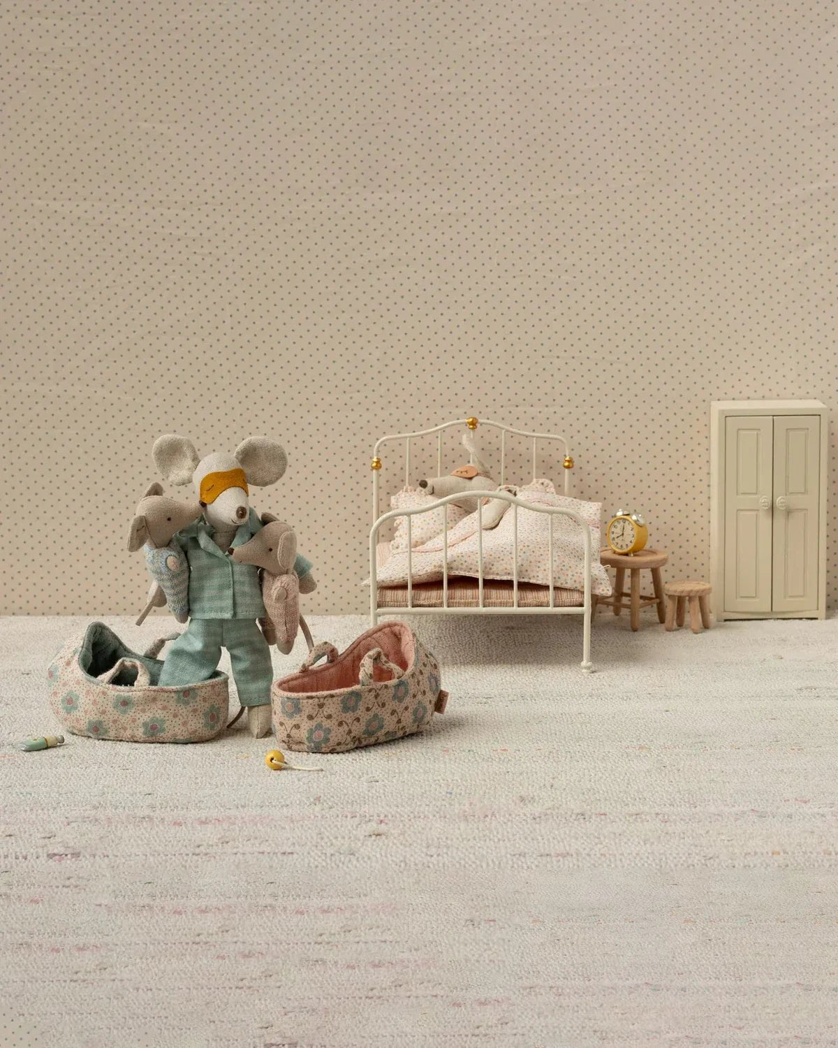 Maileg - Babymaus in Tragetasche • Rose - Spielzeug - ROSA ECK