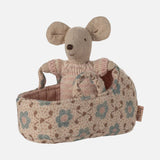 Maileg - Babymaus in Tragetasche • Rose - Spielzeug - ROSA ECK
