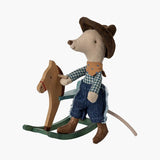 Maileg - Cowboy Maus auf Schaukelpferd – Kleiner Bruder - Spielzeug - ROSA ECK Concept Store