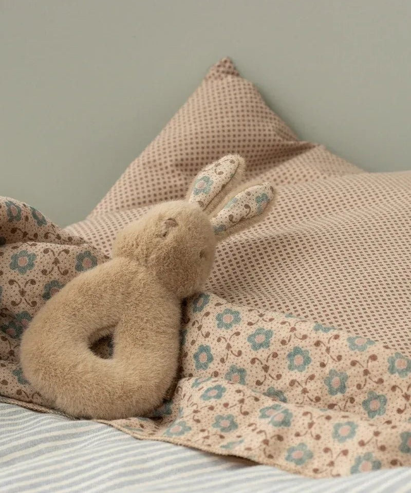 Maileg - Kaninchen Rassel Set • Creme Pfirsich - Spielzeug - ROSA ECK Concept Store