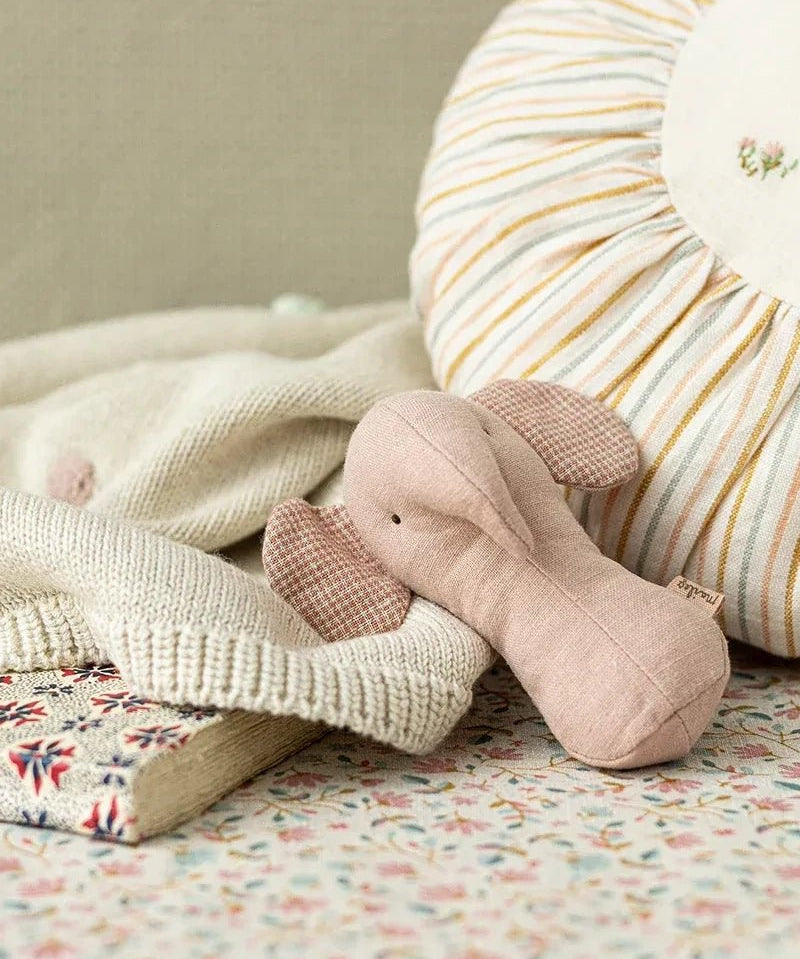 Maileg - LULLABY FRIENDS Elefant Rassel • Rose - Spielzeug - ROSA ECK Concept Store