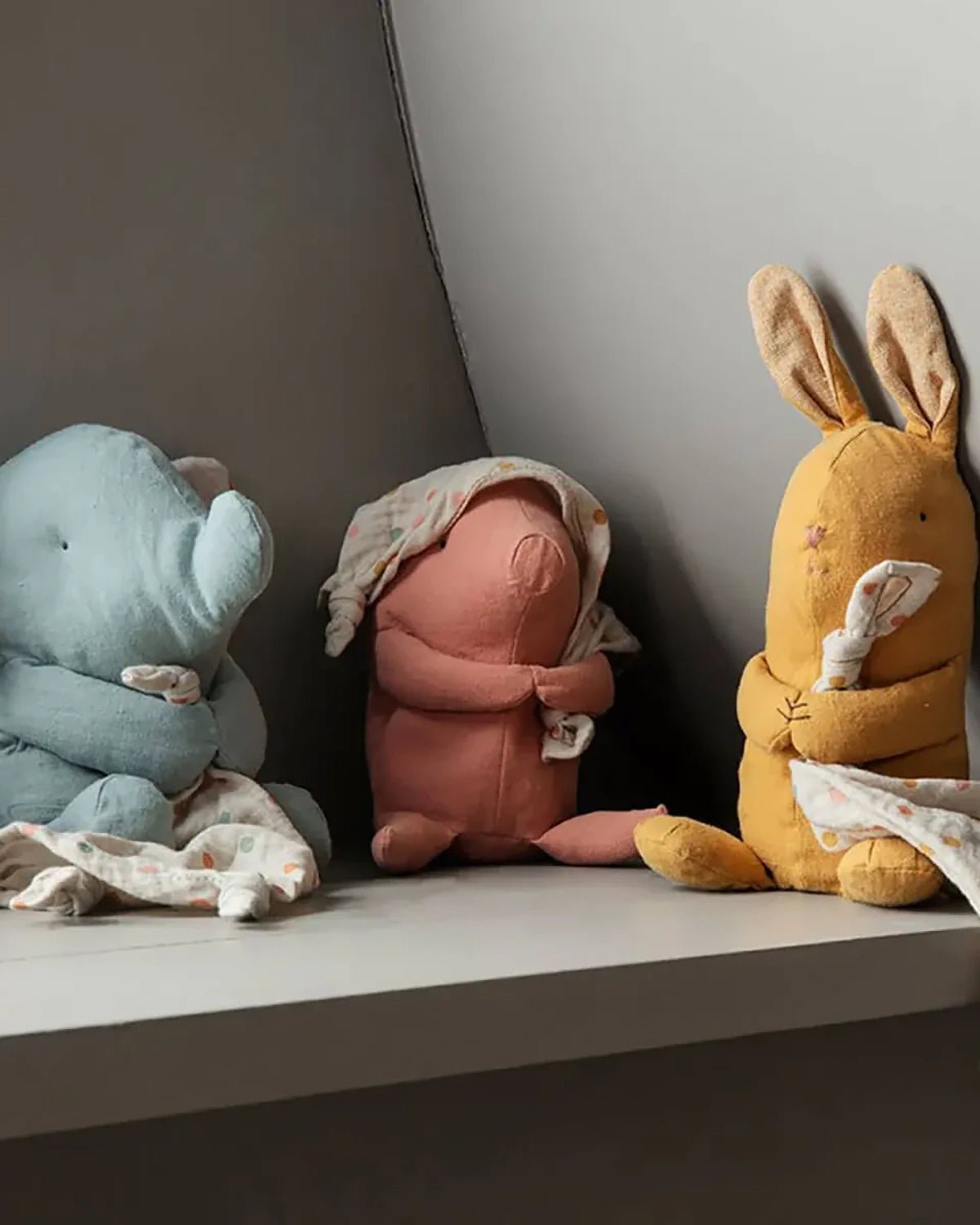 Maileg - LULLABY FRIENDS Mini Schwein Kuscheltier • Rose - ROSA ECK