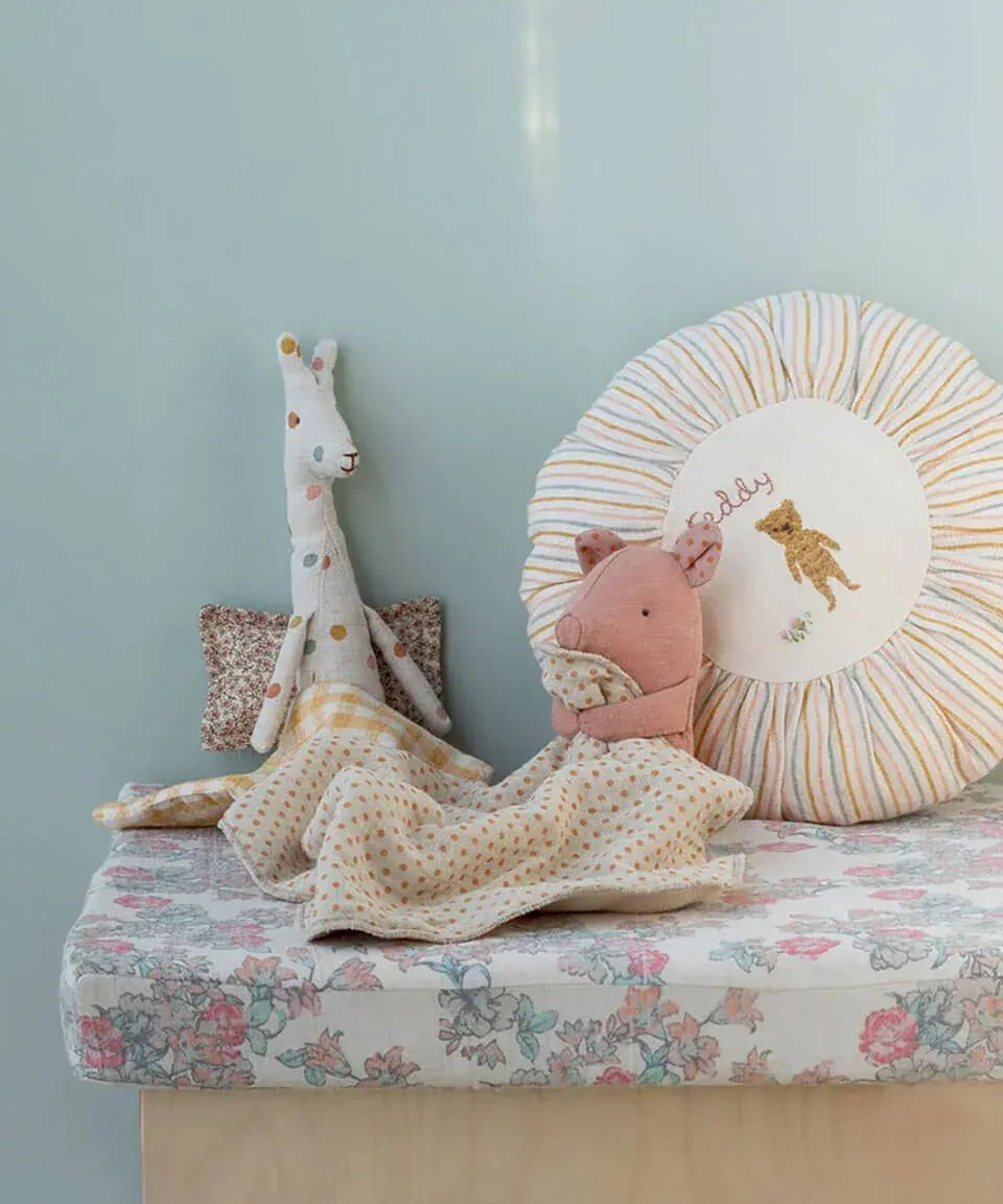 Maileg - LULLABY FRIENDS Mini Schwein Kuscheltier • Rose - ROSA ECK