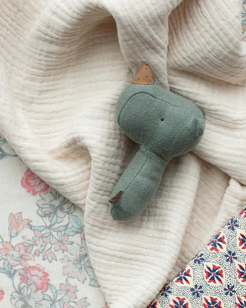 Maileg - LULLABY FRIENDS Rassel Nashorn • Kiefergrün - ROSA ECK