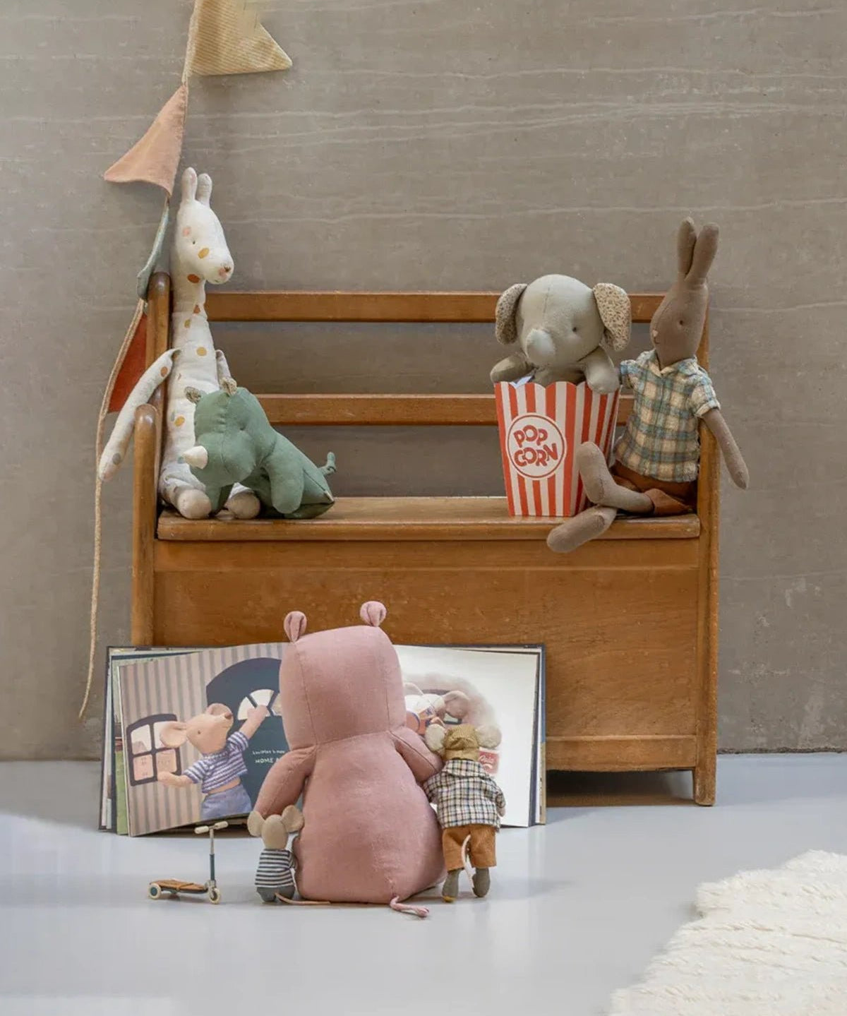 Maileg - SAFARI FRIENDS Kleines Nashorn Kuscheltier • Salbei - ROSA ECK