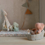 Maileg - SAFARI FRIENDS Kuscheltier (Small) • Nilpferd mit Rock Minze - ROSA ECK
