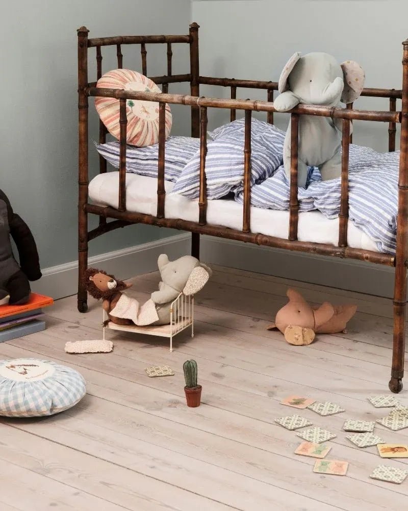 Maileg - SAFARI FRIENDS Mini Löwe Stofftier - Stofftier - ROSA ECK