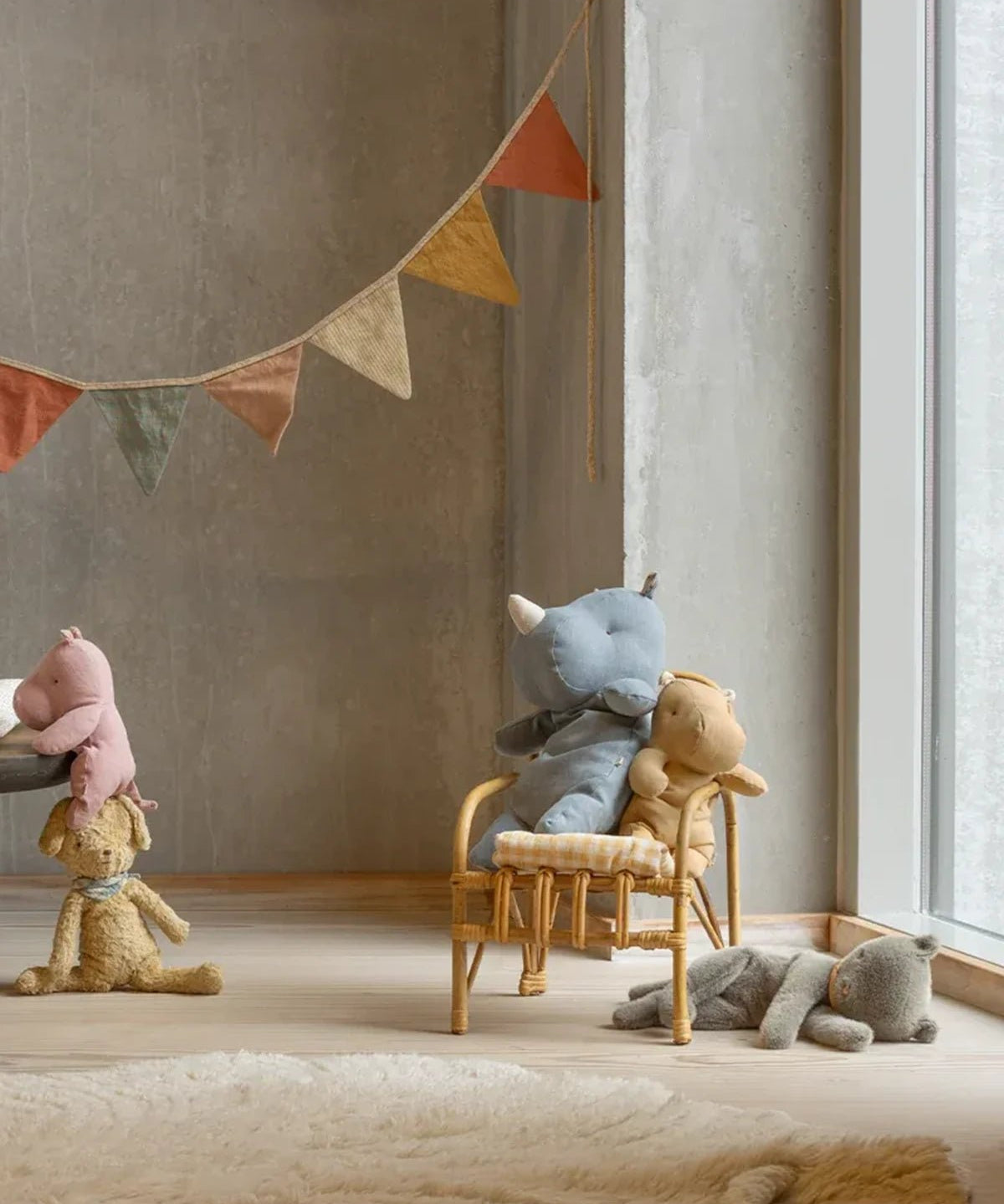 Maileg - Schlafendes Kätzchen • Grau (Medium) - Stofftier - ROSA ECK