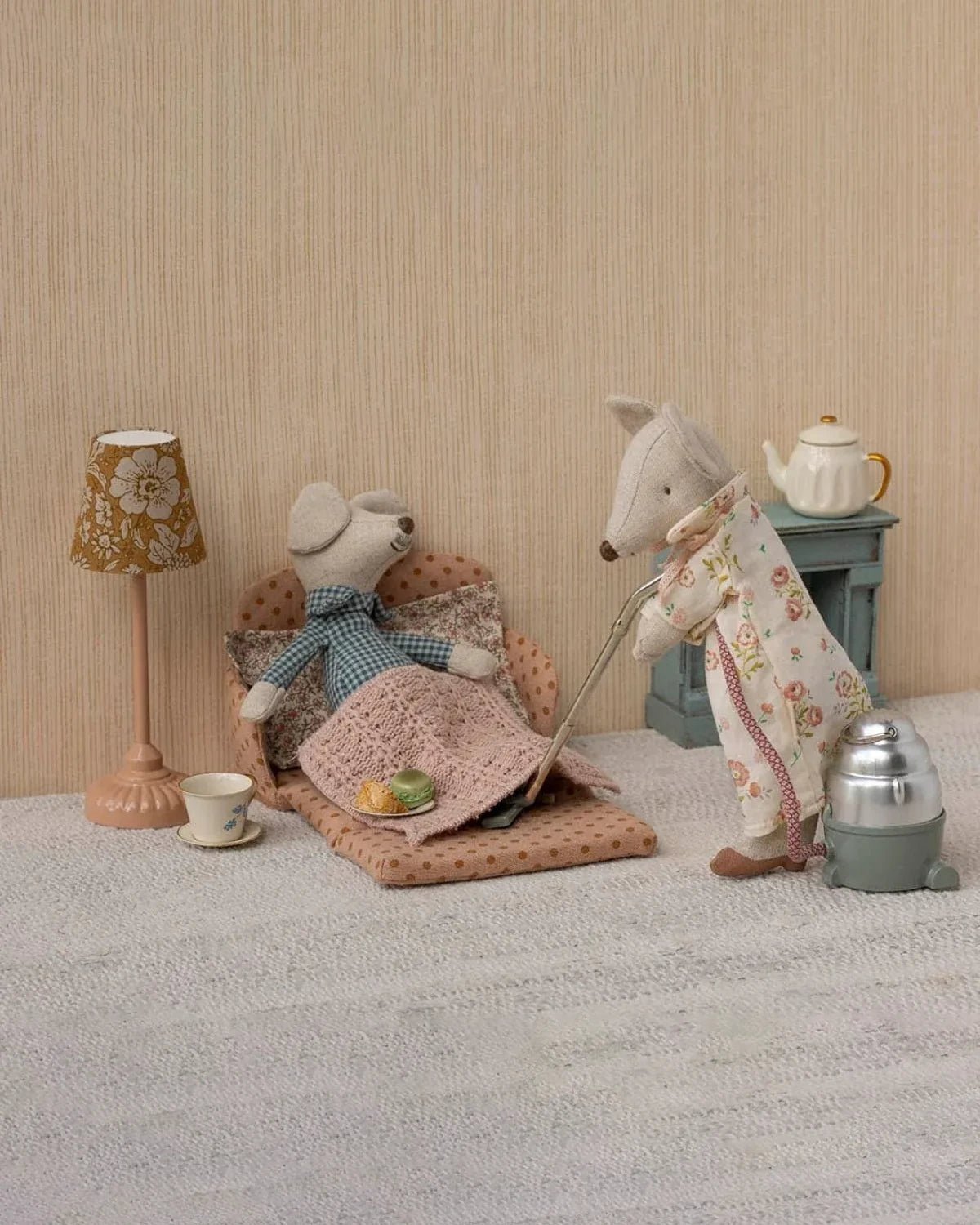 Maileg - Schlafsofa – Maus Puppenhaus • Punkte - Spielzeug - ROSA ECK