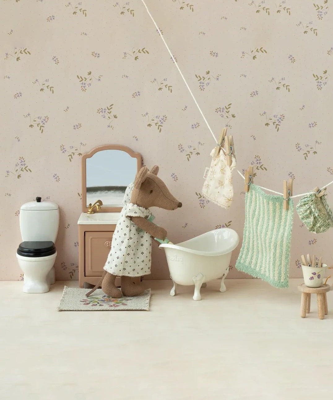 Maileg - Waschbeckenkommode • Dunkles Powder - ROSA ECK